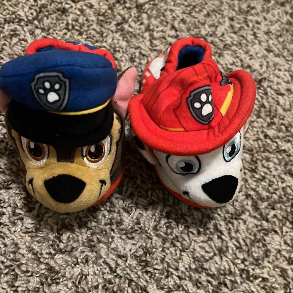 Paw patrol slippers, size 5/6